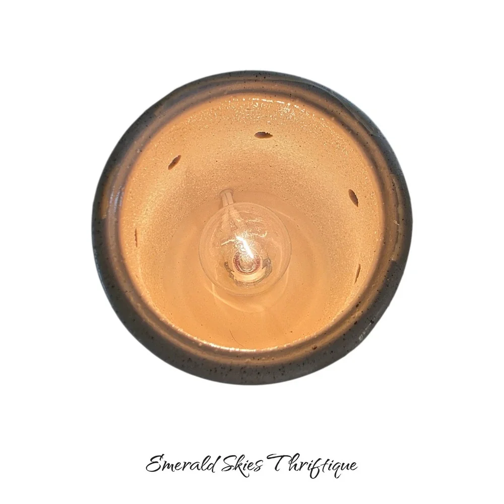 SCENTSY Stone Leaf Full Sized‎ Warmer retired and rare Textured Beige free ship